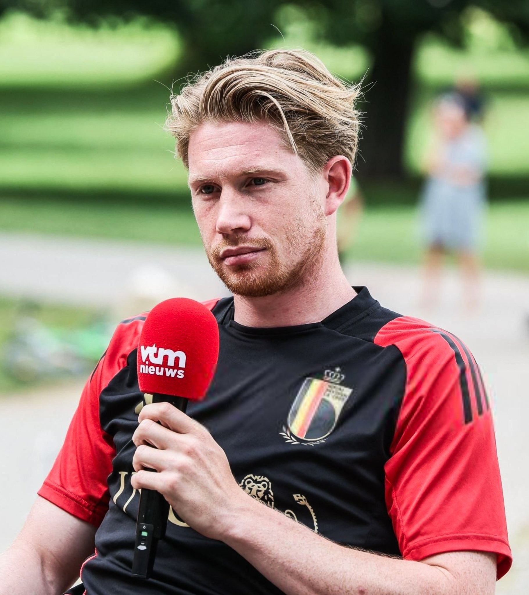 De Bruyne trong cuộc trả lời phỏng vấn trước trận Bỉ - Israel ở vòng bảng Nations League 2024-2025. Ảnh: vtmniews