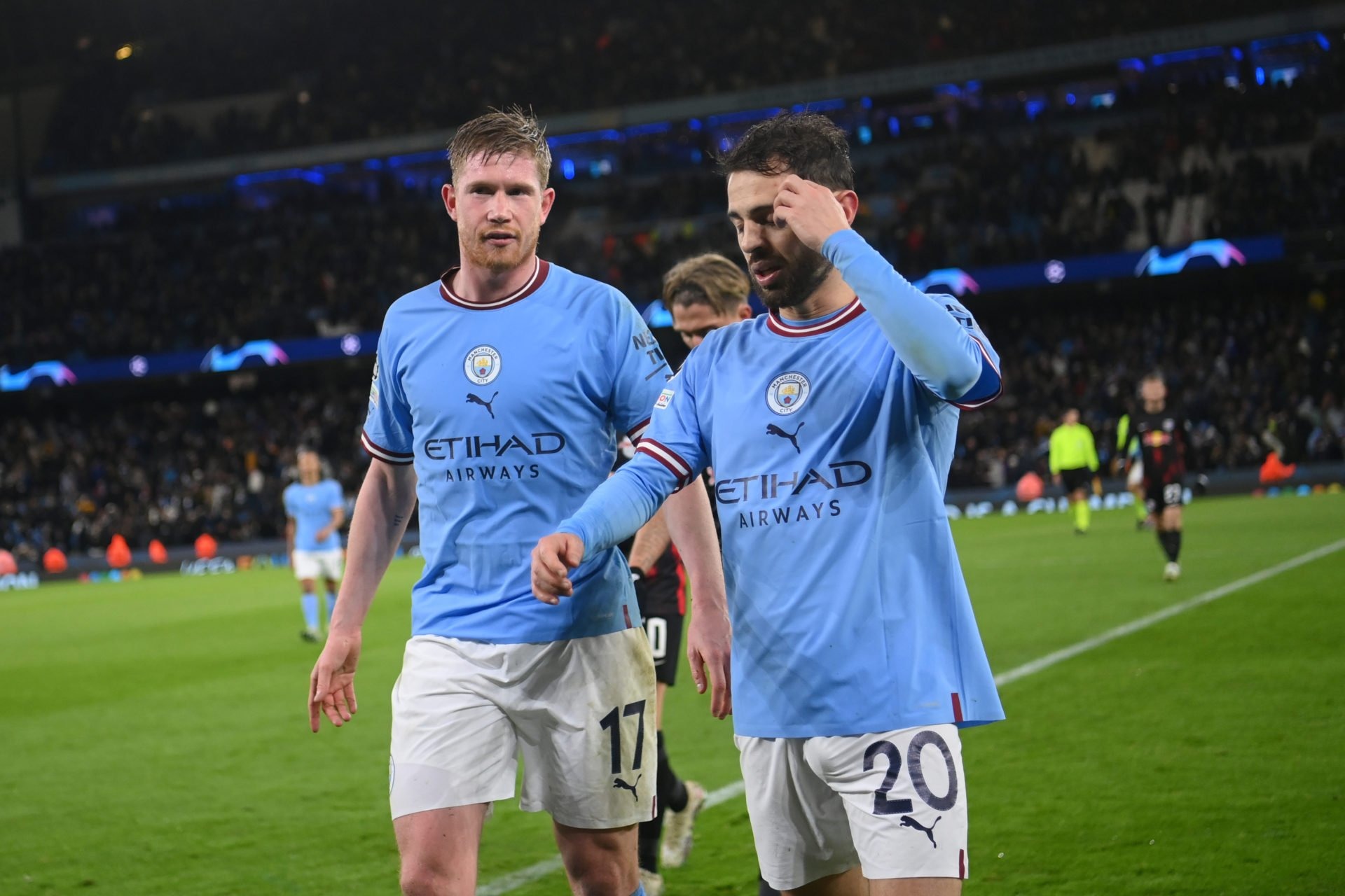 Bernardo Silva và De Bruyne sau một trận Champions League cùng Man City. Ảnh: UEFA