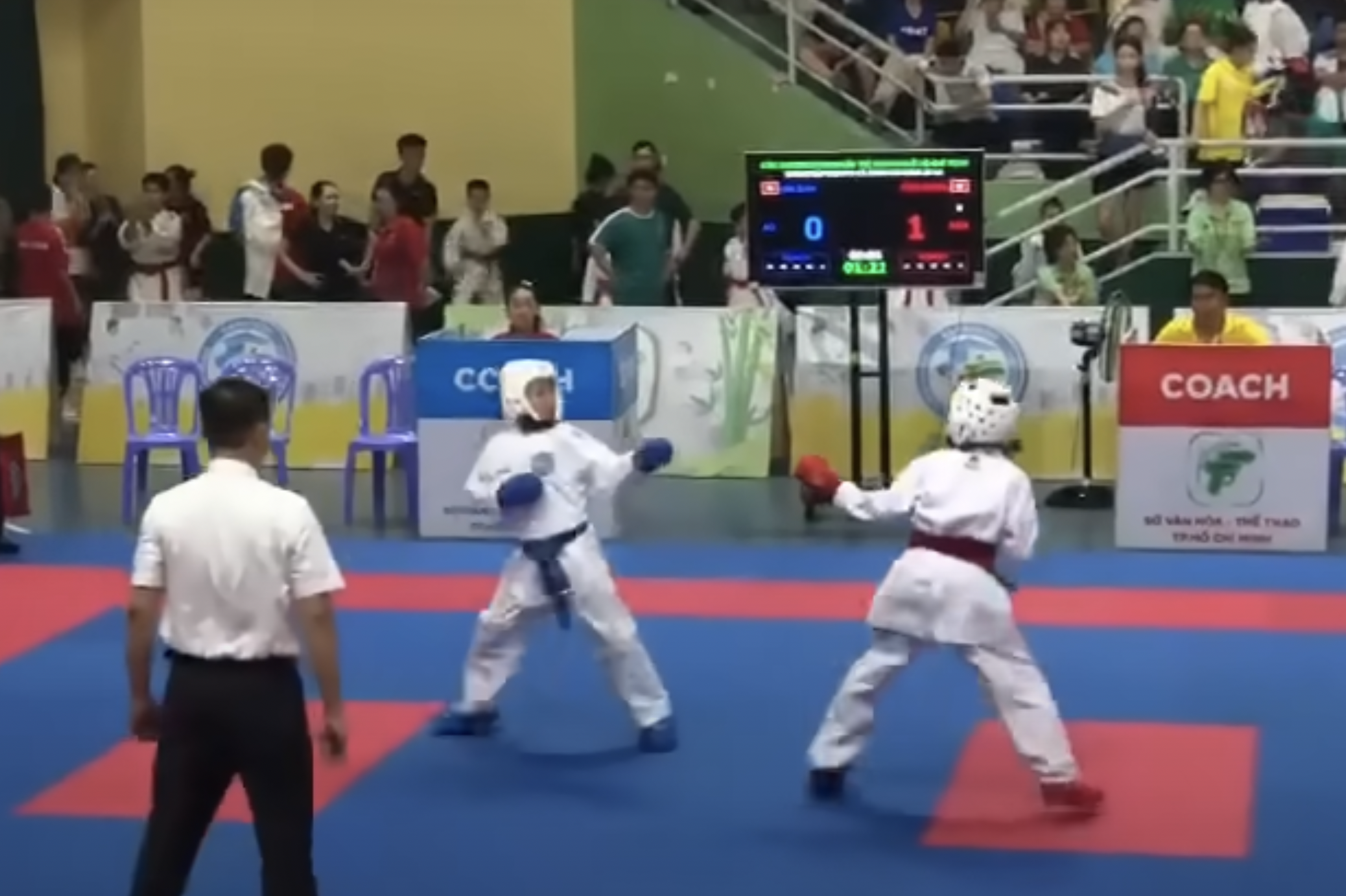 Trận đấu gây tranh cãi ở chung kết nhóm tuổi 11-12 tại giải karate năng khiếu - trẻ TP HCM 2024.