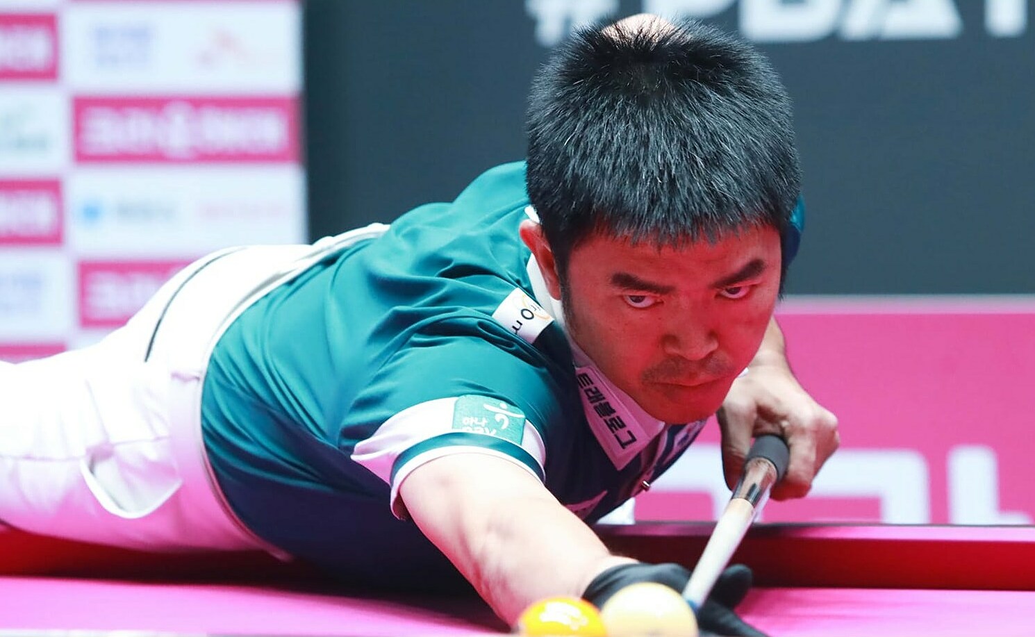 Nguyễn Quốc Nguyện thi đấu tại Giải carom 3 băng Hà Nội Open 2024. Ảnh: PBA